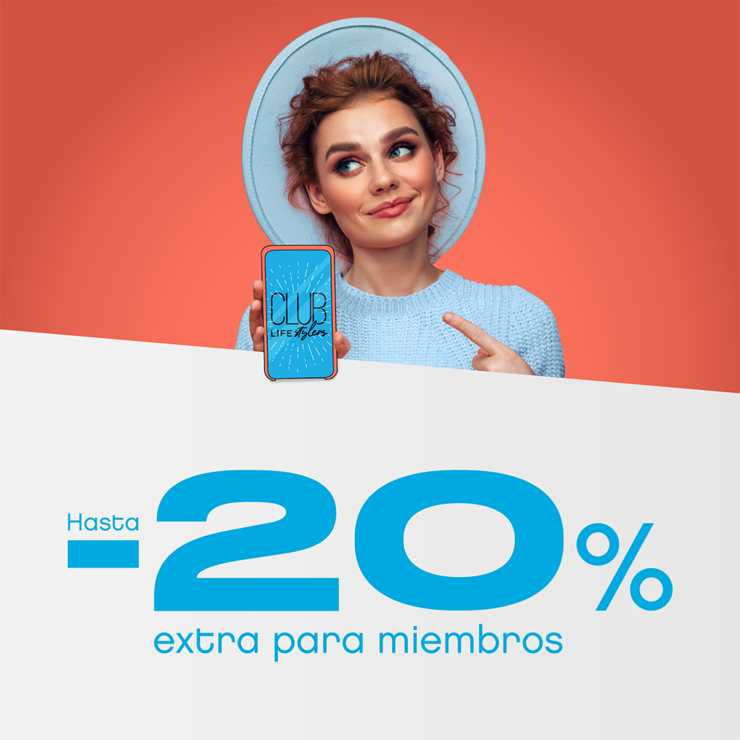 GIRL WITH A SMARTPHONE GETTING UNIQUE DISCOUNTS