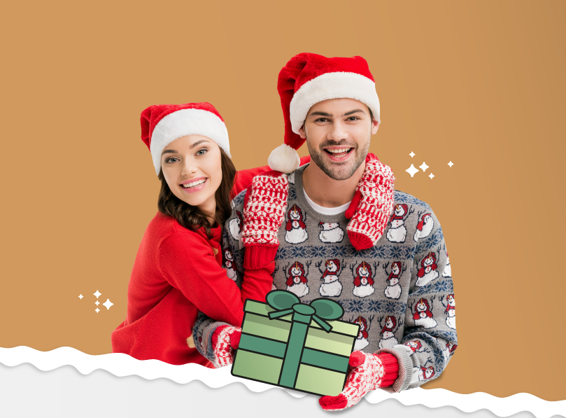 chico y chica con gorro de papá noel disfrutando de navidad